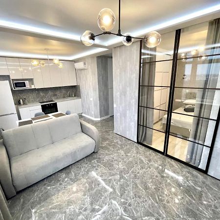 Сozy 704 Sunrise Apartments On The 22Nd Floor In The Center 오데사 외부 사진