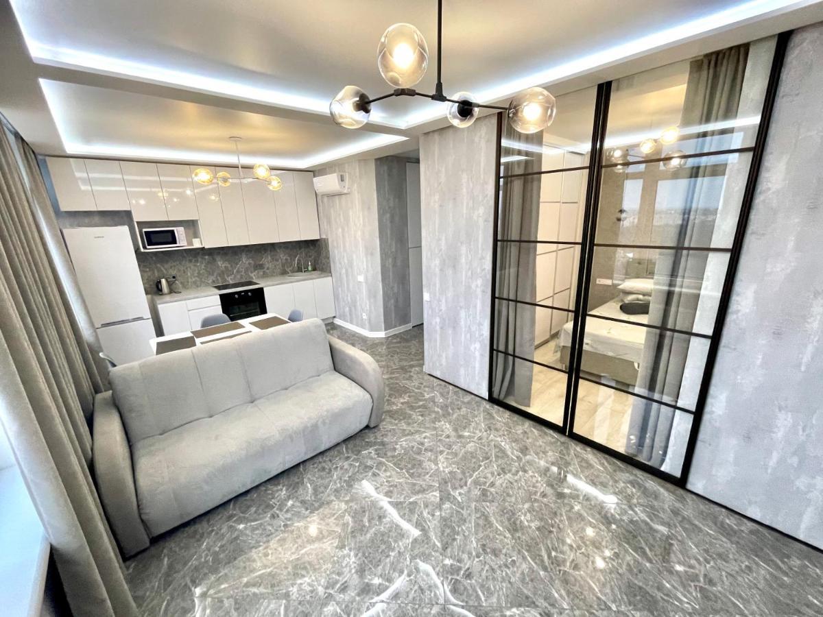 Сozy 704 Sunrise Apartments On The 22Nd Floor In The Center 오데사 외부 사진